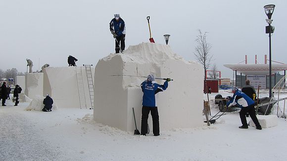 The Finnish Snow Sculpting Championships began midday Friday. Image: Yle / Risto Koskinen  