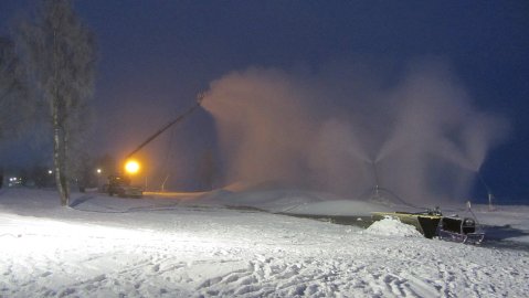 Snow production starts in Kemi.  Image: YLE / Risto Koskinen