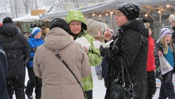 Sami food is in focus at the Jokkmokk winter market. Photo Jörgen Heikki.