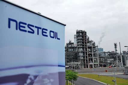  Neste Oil sign at renewable diesel plant in Singapore. Neste is responsible for repairs and oil clean-up operations near Kajaani. AFP PHOTO/ROSLAN RAHMAN 