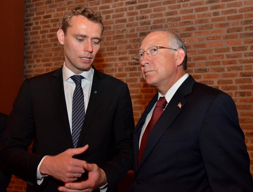 US Interior Secretary Ken Salazar (R) listens to Norwegian Oil and Energy Minister Ola Borten Moe on June 26, 2012 during the Arctic Energy Agenda Roundtable conference in Trondheim, focusing on the management and use of natural resources in Arctic areas.AFP PHOTO / NED ALLEY  