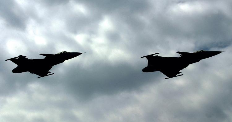 Two Swedish Jan-39 Gripen jet fighters in 2005. Photo: Michal Cizek, AFP. 