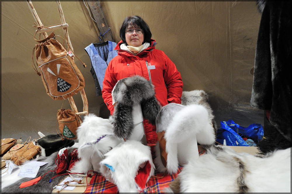 Lise Tapio Pittja selling some of her handicraft made of sealskin. (Radio Sweden)