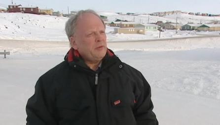 Nunavut's Health and Social Services Department is not meeting its own standards when it comes to protecting children at risk, according to ssistant auditor general Ronald Campbell. (CBC)