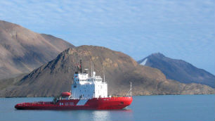 The coast guard icebreaker Terry Fox sits in the waters of Lancaster Sound, Nunavut, at the eastern end of the Northwest Passage in August 2006. (Bob Weber/Canadian Press)