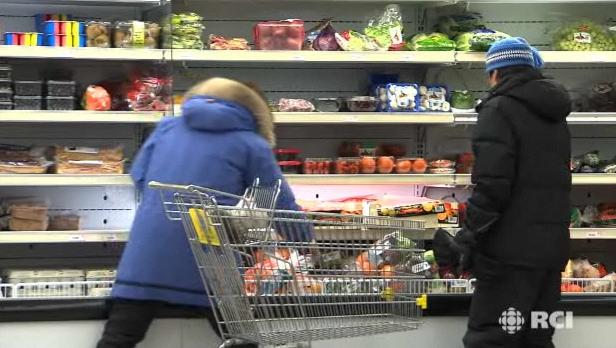 Grocery shopping in Akulivik, Nunavik, Canada. Radio Canada International