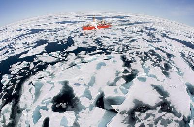 Canadian Coast Guard icebreaker Louis S. St-Laurent makes its way through the ice in Baffin Bay, Canada. Photo: Jonathan Hayward, The Canadian Press