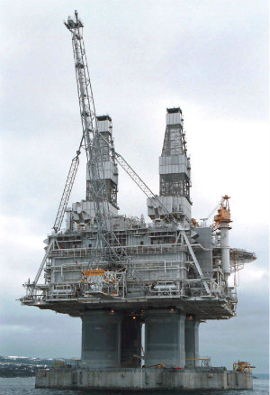 The Hibernia platform stands tall above the waters of Bull Arm, Trinity Bay, in the Atlantic Canadian province of Newfoundland and Labrador.  The Environment Commissioner is concerned about spill preparedness in the Atlantic coast offshore oil and gas industry. (THE CANADIAN PRESS/Jonathan Hayward)