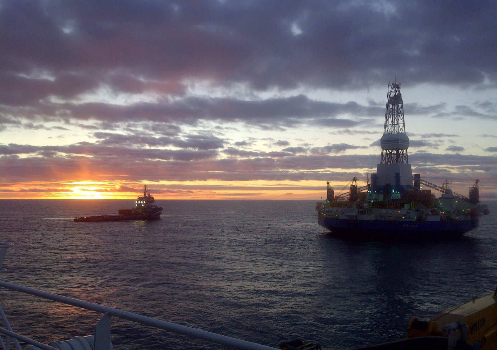 Royal Dutch Shell's Kulluk drillship in the Beaufort Sea in fall 2012. Photo: Royal Dutch Shell. Alaska Dispatch. 