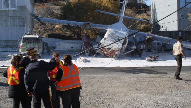 A Transportation Safety Board report into the crash of an Arctic Sunwest Twin Otter in Yellowknife in 2011 says a total of 10 seconds passed between its aborted landing on Yellowknife Bay and the plane’s impact on McDonald Drive. (John Doody/Canadian Press)