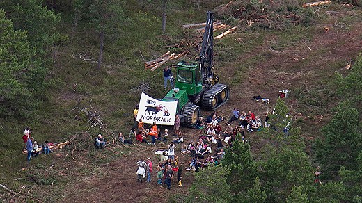 Demonstrations against the planned quarry. Photo: Gunnar Britse