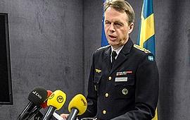 Chief of Operations, Lieutenant General Anders Silwer speaking at a press conference on Monday. (Leo Sellén/Scanpix/Radio Sweden)