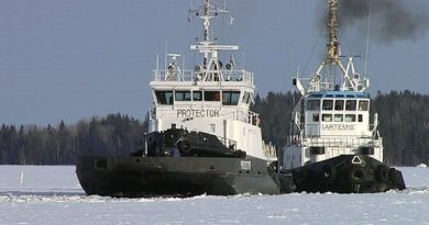 The icebreakers Protector and Artemis. (Yle)