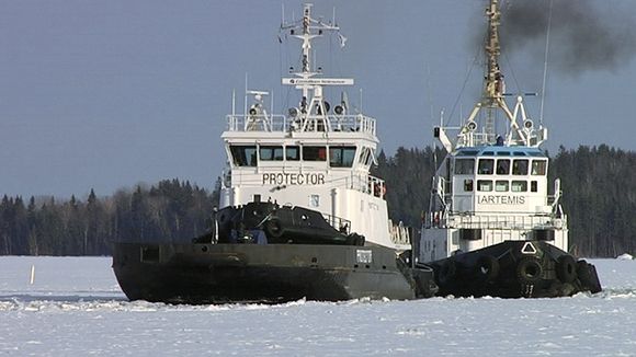 The icebreakers Protector and Artemis. (Yle)