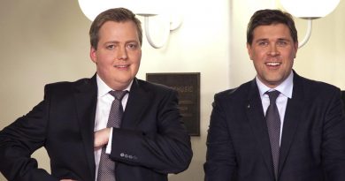 Chairman of the Progressive Party Sigmundur David Gunnlaugsson, left, and Independence leader Party Bjarni Benediktsson pose together following general elections on Saturday, April 27, 2013, in Reykjavik, Iceland. (Brynjar Gauti / AP)