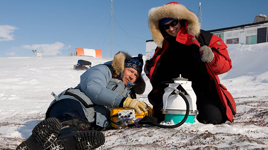 McGill University microbiologists Lyle Whyte, left, and Nadia Mykytczuk are interested in learning how microbes live in extremely cold environments to help in the search for microbial life in other parts of our solar system. (McGill University)