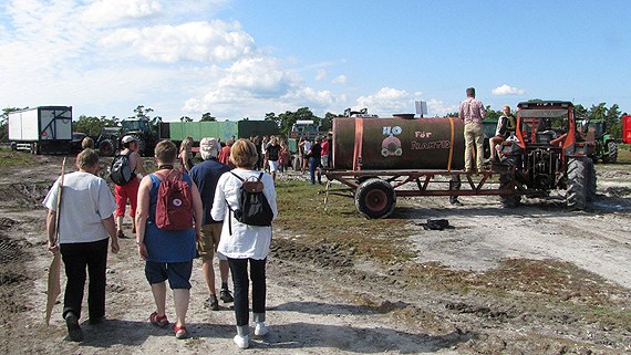 Demonstration against the quarry plan in June 2013. (Lasse Ahnell / SR Gotland)