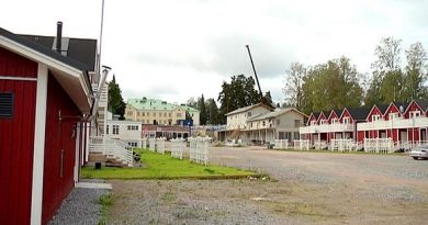 New chalet-style cottages are being built near the 1920s main building. (YLE)