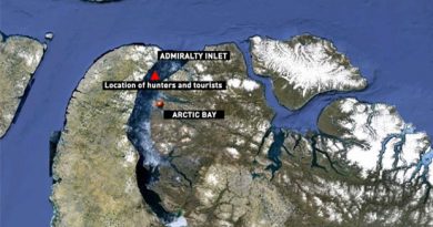 Two groups, hunters and tourists, were stranded on two ice floes in Admiralty Inlet near Arctic Bay, Nunavut. The hunters have returned safely to shore. The tourists were to be picked up later Wednesday. (CBC)