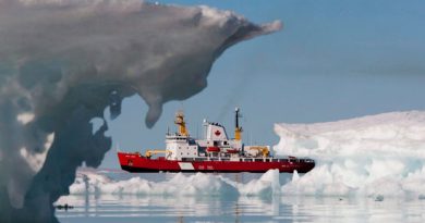 The Coast Guard shut down its Marine Communications and Traffic Service Centre in Inuvik after last season.(Sean Kilpatrick/The Canadian Press)