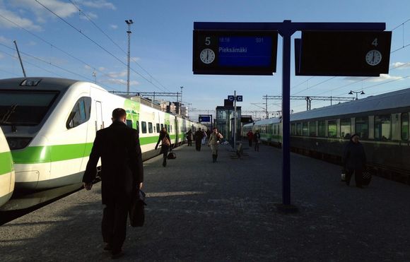 Swedish speakers may soon be able to communicate more easily with railway staff. (Mari Siltanen / Yle )