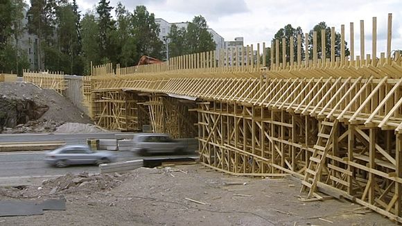 Improving infrastructure is one way of encouraging economic growth through government stimulus. (Yle)
