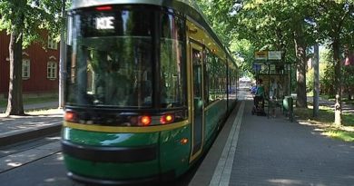 Helsinki's trams are becoming more popular as residents try to avoid the traffic. ( Yle )