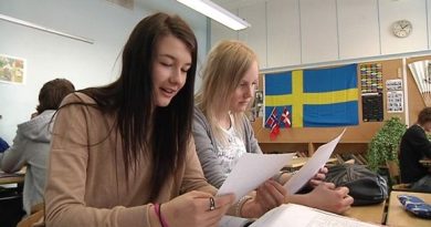 A citizen's initiative against mandatory Swedish in the Finnish school system is gaining momentum. ( Kalle Niskala / YLE )