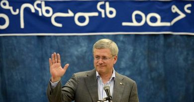 Prime Minister Stephen Harper delivers remarks at a community feast in Rankin Inlet, Nunavut on Wednesday, August 21, 2013. (Sean Kilpatrick / The Canadian Press)