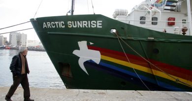 The Greenpeace vessel Arctic Sunrise has defied Russia's instructions to turn back. (Gustau Nacarino/Reuters)