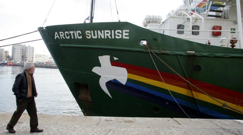 The Greenpeace vessel Arctic Sunrise has defied Russia's instructions to turn back. (Gustau Nacarino/Reuters)