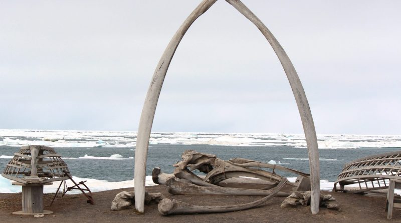 A whalebone arch sits on the Barrow, Alaska shoreline in 2012. ( Nicole Klauss/ Kodiak Daily Mirror/ AP)