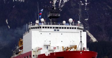 The U.S. Coast Guard Cutter Healy in Alaska in 2008. (AP)