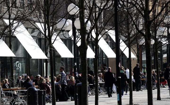 A café in Stockholm, Sweden. How do lifestyle choices like eating out affect the environment? (Olivier Morin/AFP)