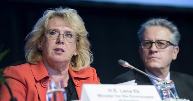 Swedish Environment Minister Lena Ek (L) at a meeting of the Intergovernmental Panel on Climate Change (IPCC) in Stockholm, Sweden on September 23, 2013 (BertilEnevag/Scanpix/AFP)