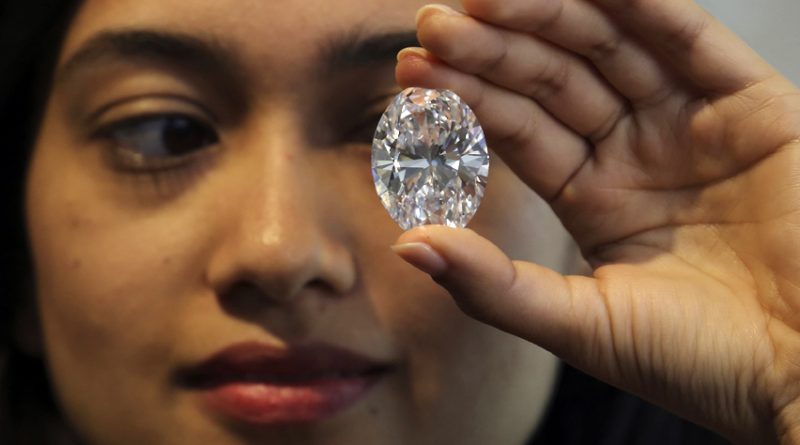 A new kimberlite pipe has the potential to extend the Ekati diamond mine's life by 10 to 15 years, the company that owns the mine says. (Brendan Mcdermid/Reuters)