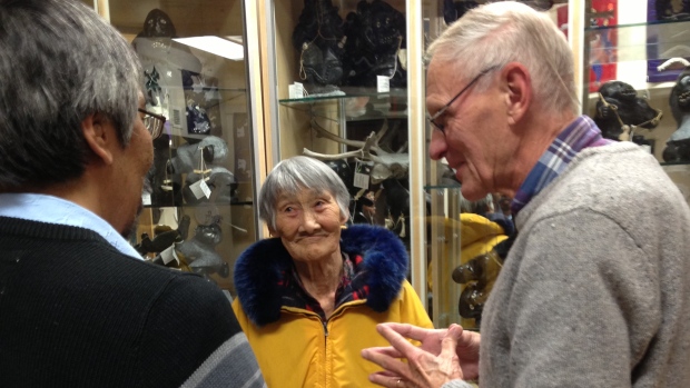 Gjoa Haven elder Alice Aglukkaq talks with retired Norwegian anthropologist Tom Svensson through a translator at the Nattilik Heritage Centre. (Juanita Taylor/CBC)