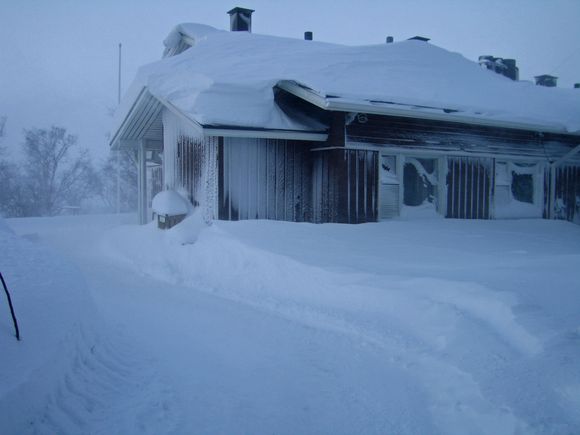 There's no doubt it is winter at Kilpisjärvi. ( Oula Kalttopää / Yle)