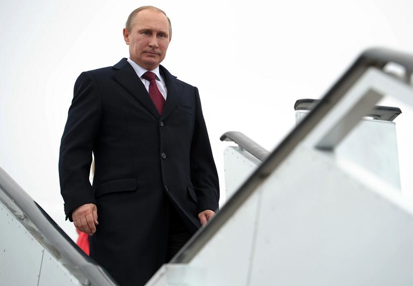 Russia's President Vladimir Putin descends from his plane in Armenia's Gyumri airport, on December 2, 2013. (Alexei Nikolsky / RIA Novosti / AFP)