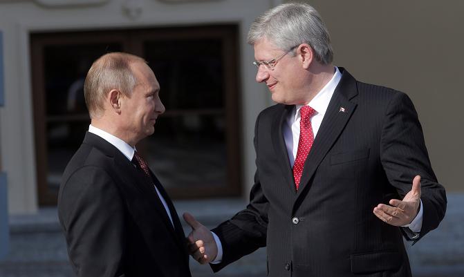 Russia's President Vladimir Putin, left, speaks with Canada's Prime Minister Stephen Harper during arrivals for the G-20 summit at the Konstantin Palace in St. Petersburg, Russia on Sept. 5, 2013. (Dmitry Lovetsky/ AP)