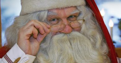 Naughty list or not, Santa may not want to get between Canada and Russia as they make their claims for the North Pole. (Bob Strong/Santa)