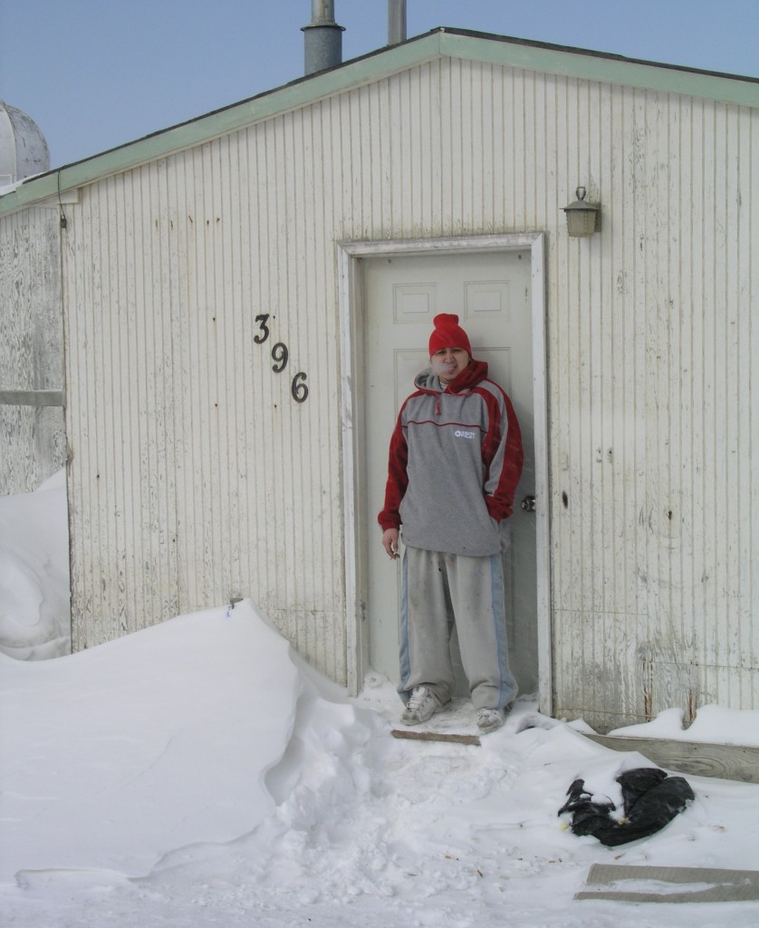 A smoke in the cold in Barrow, Alaska. (Irene Quaile, Barrow, Deutsche Welle)