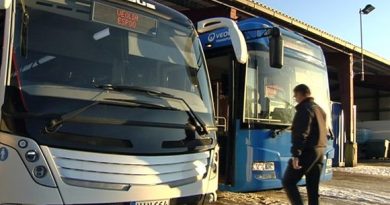 Electric buses at the Veolia depot. (Yle)