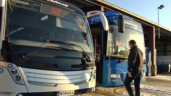 Electric buses at the Veolia depot. (Yle)