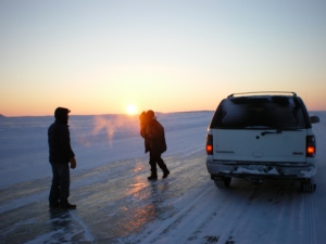 Passengers take a break on the ice road from Inuvik to Tuktoyaktuk over the Mackenzie River. The new highway will connect the town of Inuvik with the hamlet of Tuktoyaktuk year round. (CBC)