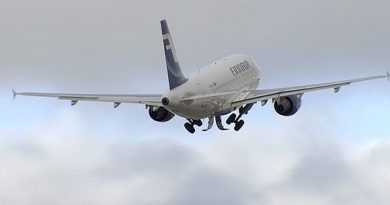 Finnish national airline Finnair reported a loss of 8.8 million euros in 2013. (Yle)