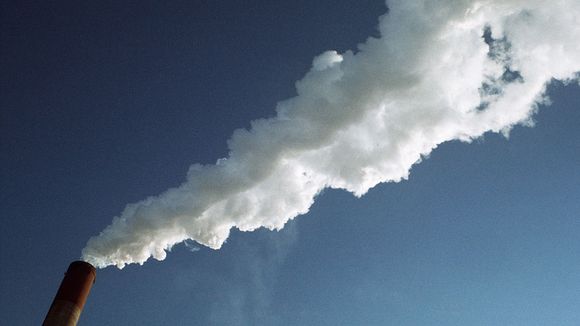 Greenhouse gas emissions in Finland fell by 5.9 million tons carbon dioxiide between 2011 and 2012. (Mikko Nurmi / YLE)