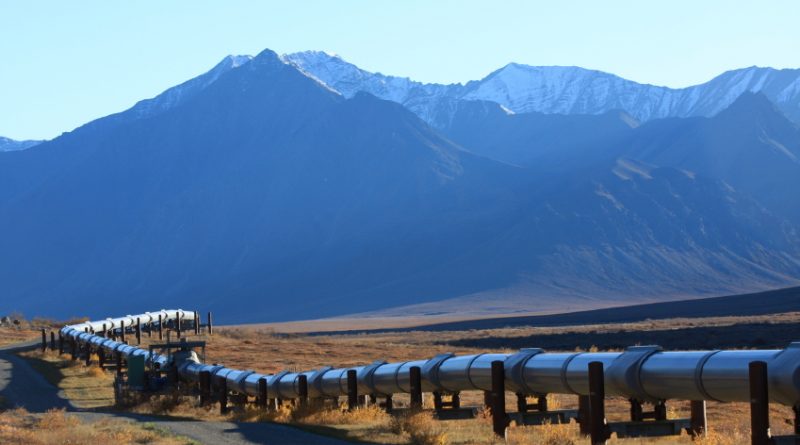 Pipeline carrying oil from Alaska's North Slope to Valdez, Alaska. (iStock)