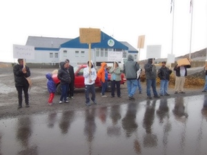 People in kuujjuaq, Que., protest evictions and high rents outside the Kativik Municipal Housing Bureau on Thursday. (CBC.ca)
