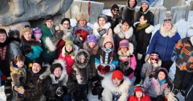 About 30 people gathered in Iqaluit two weeks ago to shoot a pro-seal hunting #sealfie to protest a $1.5 million donation from funds raised by Ellen DeGeneres's Oscar selfie to the Humane Society of the United States, an organization that fights seal hunting. (Emily Ridlington/CBC)